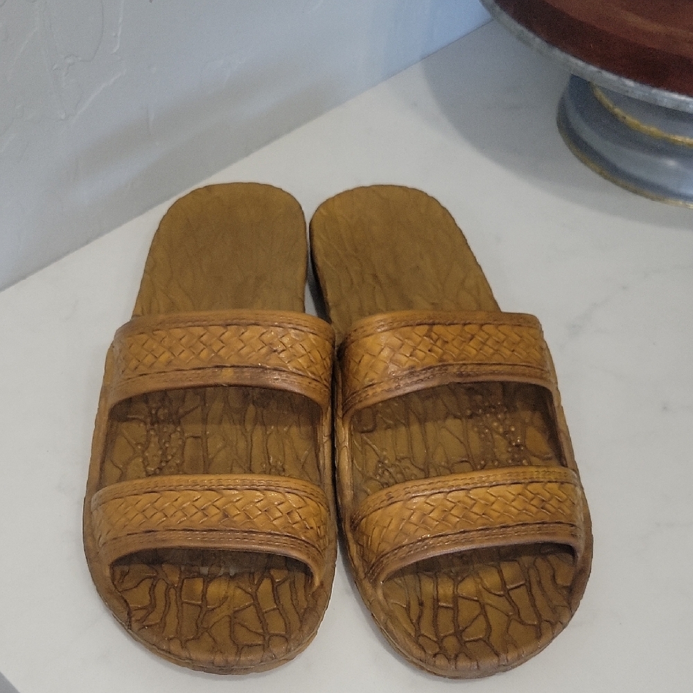 Pali Hawaii Tan Slip On Sandals 9